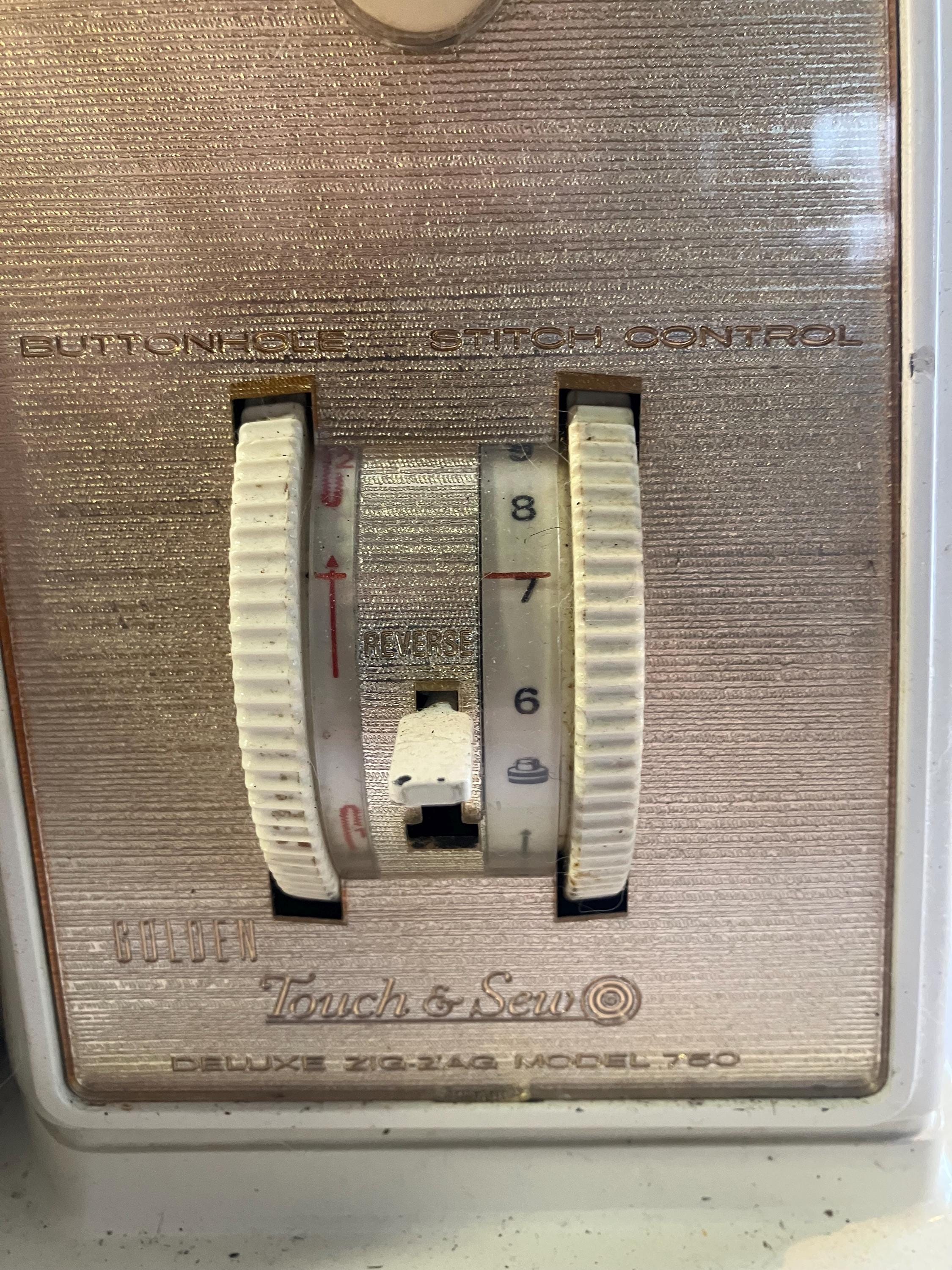 Vintage Singer Golden Touch & Sew Deluxe Zig Zag Model 750 Sewing