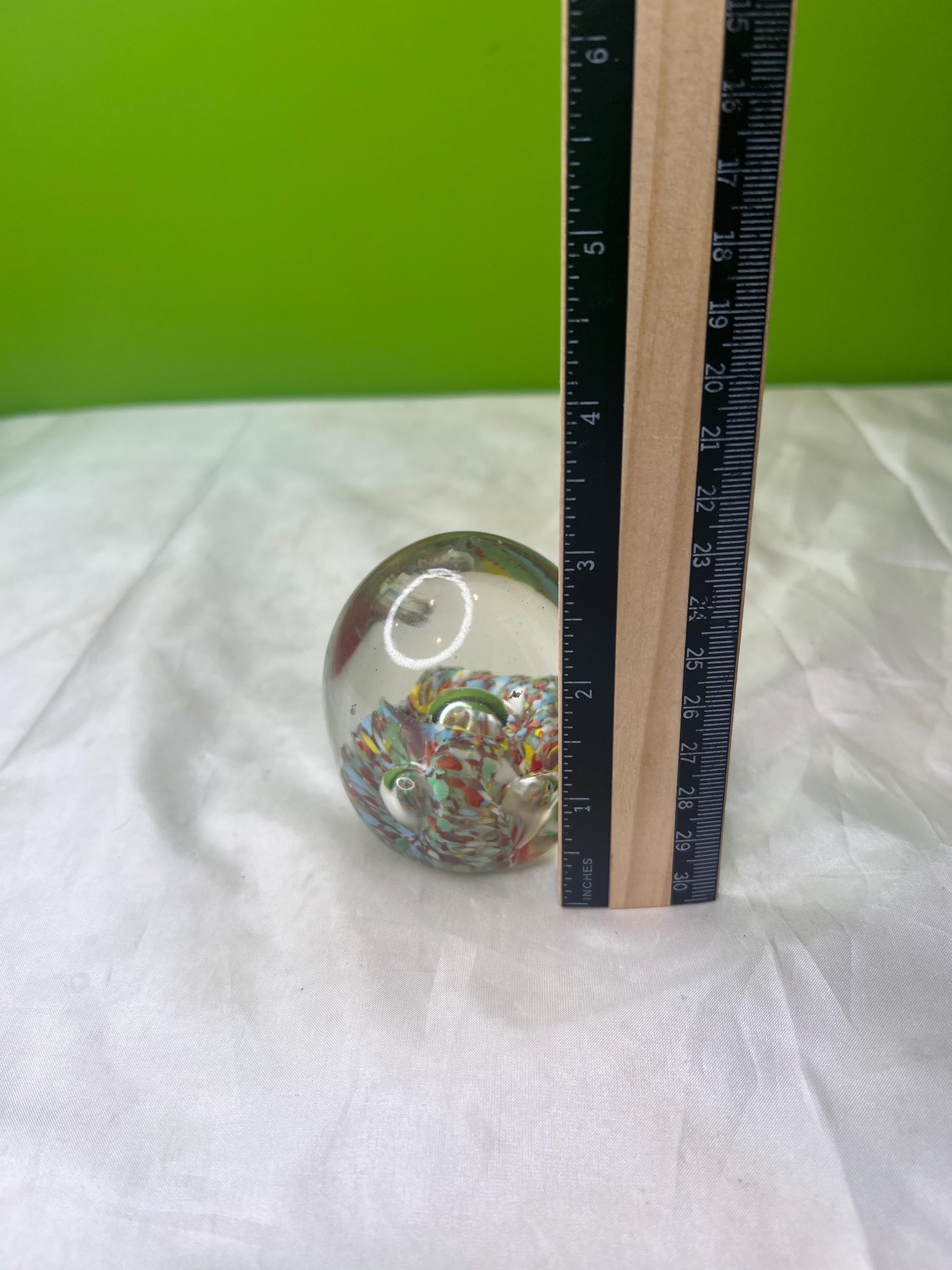 ヴィンテージの卵型アートガラスペーパーウェイト、マルチカラー