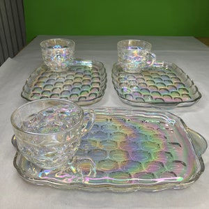 Juego de 3 platos de almuerzo de vidrio federal vintage, bellamente iridiscentes