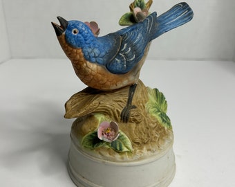 Boîte à musique vintage en porcelaine de Mann Milano, sculpture d'oiseau bleu