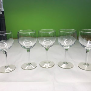 Vintage Clear Crystal Glass Wine Glasses set of 5 Gorgeous and elegant design and shape with beautiful stem and pedestal