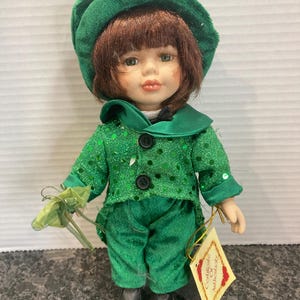 collectors choice porcelain doll green dress 16" Vintage Collectors Choice Porcelain Doll Green Dress Blonde Hair Umbrella