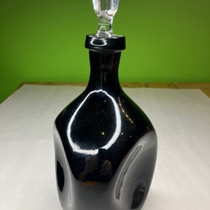 Vintage Cambridge Ebony Glass pinched decanter Tri Shape with large dimples and clear lid