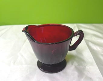 Jarra de leche de cristal con base de color rojo rubí real de Anchor Hocking vintage