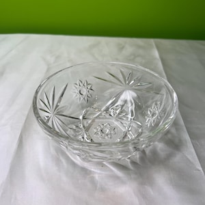 Vintage Early American Prescut Clear Glass Bowl 5.25&quot; Anchor Hocking Star of David