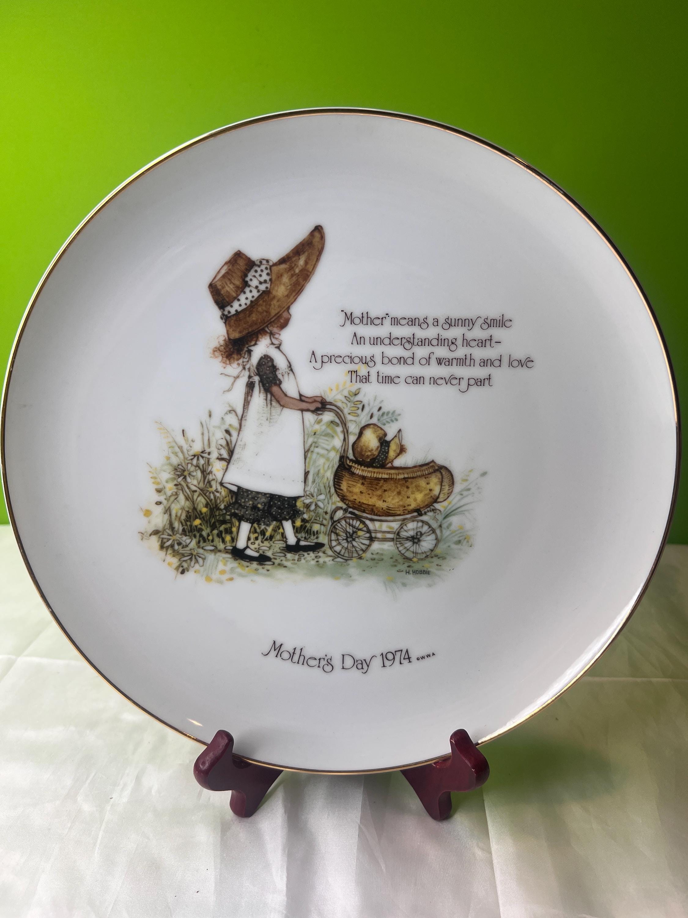 Vintage 1974 Mothers Day Holly Hobbie Porcelain Collectors Plate