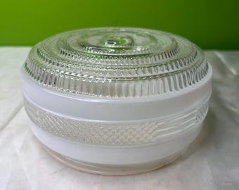 Lámpara de techo vintage de vidrio texturizado con borde blanco, pantalla de mediados de siglo, lámpara de techo de vidrio antiguo, años 50