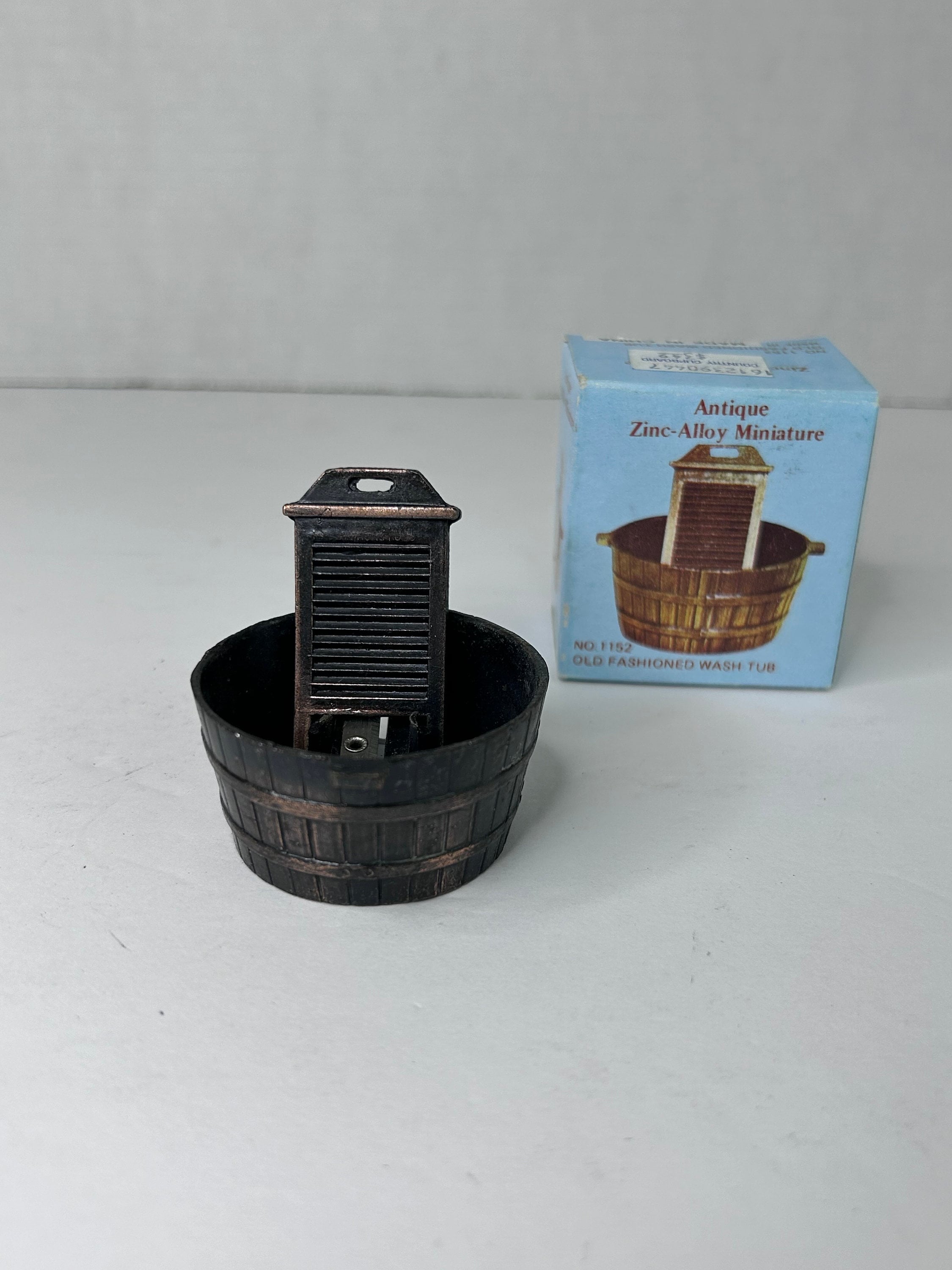 Vintage Die Cast Mini Zinc Alloy Old Fashioned Wash Tub Pencil 