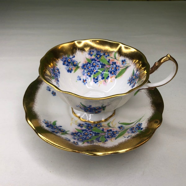 vintage Queen Anne Fine Bone China tasse et soucoupe avec magnifique motif floral bleu et pied fabriqué en Angleterre #5102