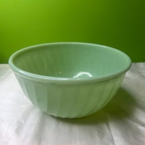 Vintage Fire King Oven Ware Jade-ite 9&quot; Swirl Mixing Bowl