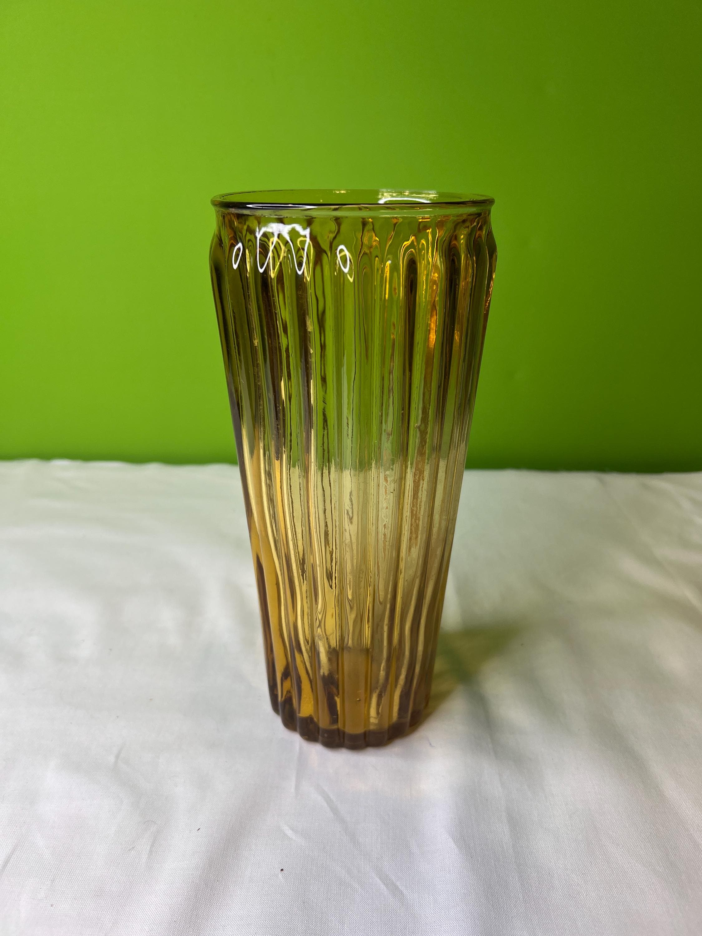 ヴィンテージ トールリブ アンバーガラス フラワーベース ~ 高さ約