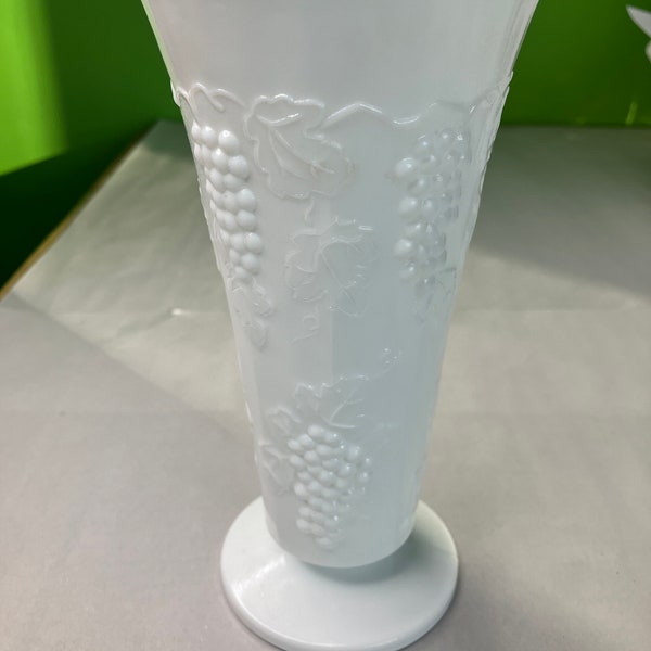 Vintage Milchglas Vase mit Trauben Design