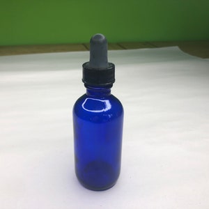 Vintage kobaltblauwe glazen fles met druppelaar erg cool
