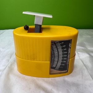 Vintage EKS Kingscraft? Kitchen Weighing Scales Retro 60s Yellow Hong Kong ~ Unknown Working Condition