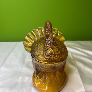 Prato de doces vintage LE Smith em vidro âmbar com cobertura para peru, decoração para o Dia de Ação de Graças