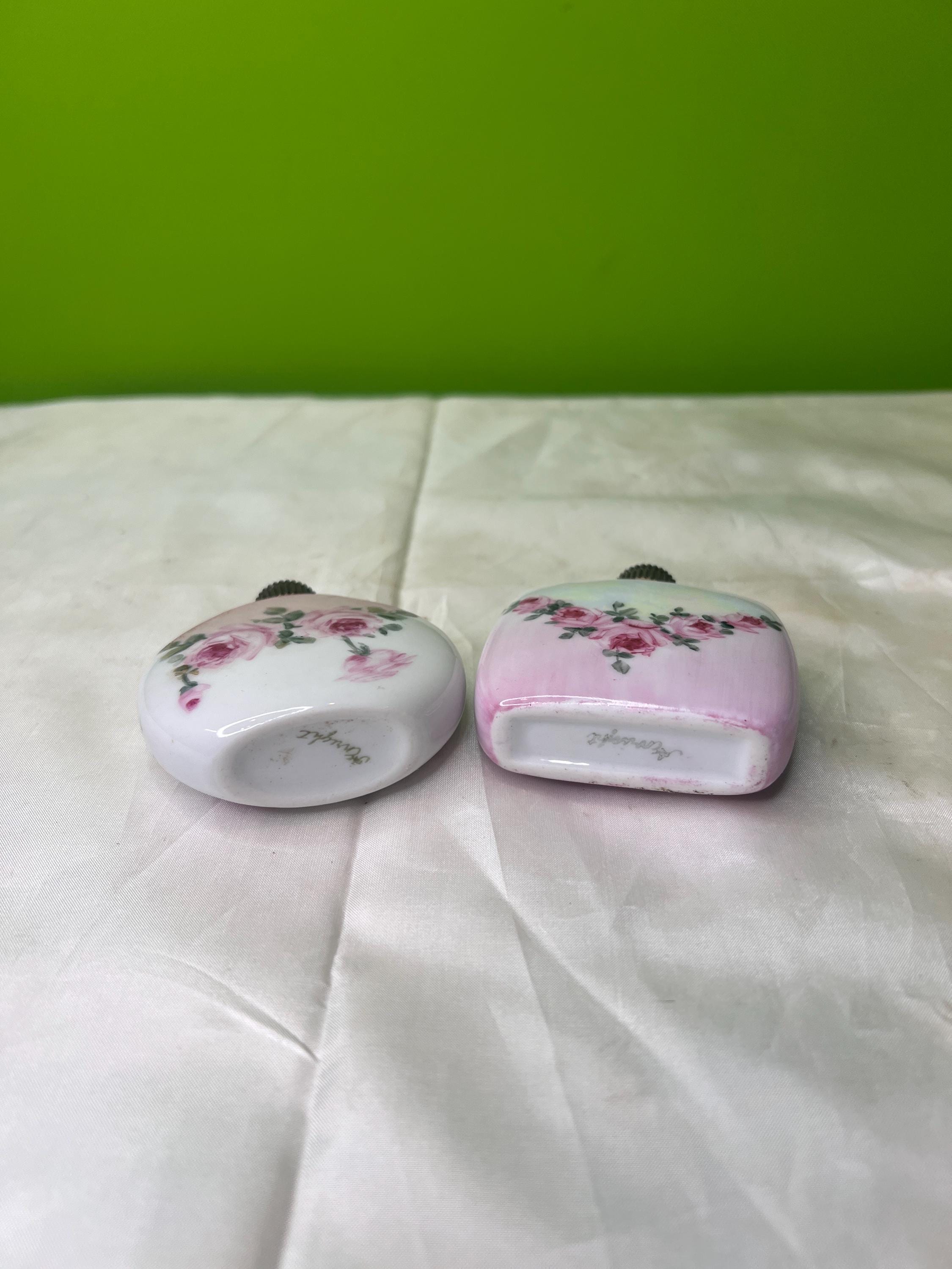ヴィンテージ風セラミック/磁器製香水瓶2本セット ～ ピンクの花柄