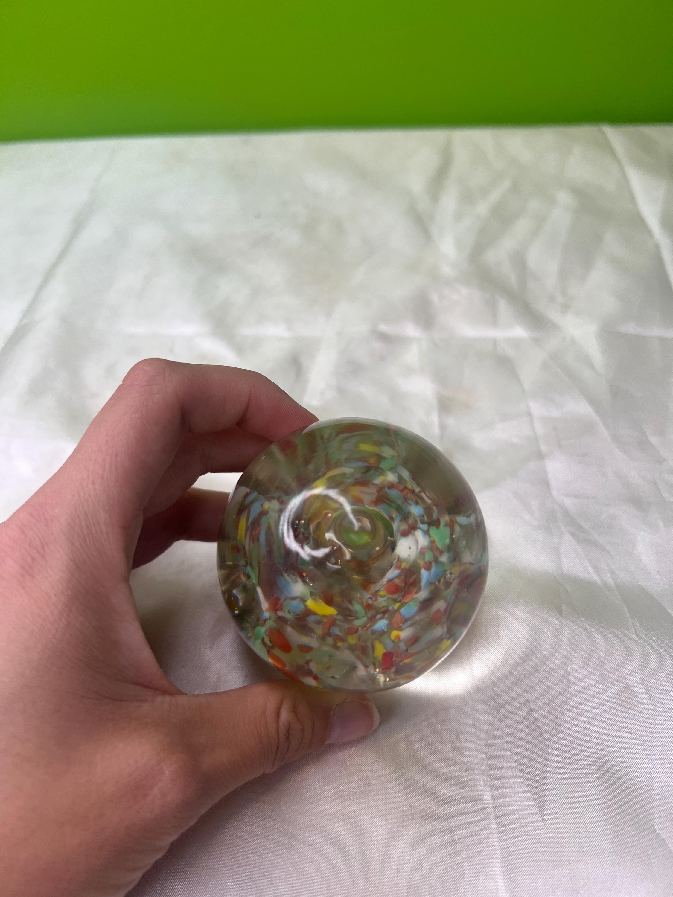 ヴィンテージの卵型アートガラスペーパーウェイト、マルチカラー