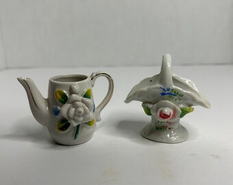 Vintage Blumenkeramikkorb und Krug Miniaturfiguren Made in Japan