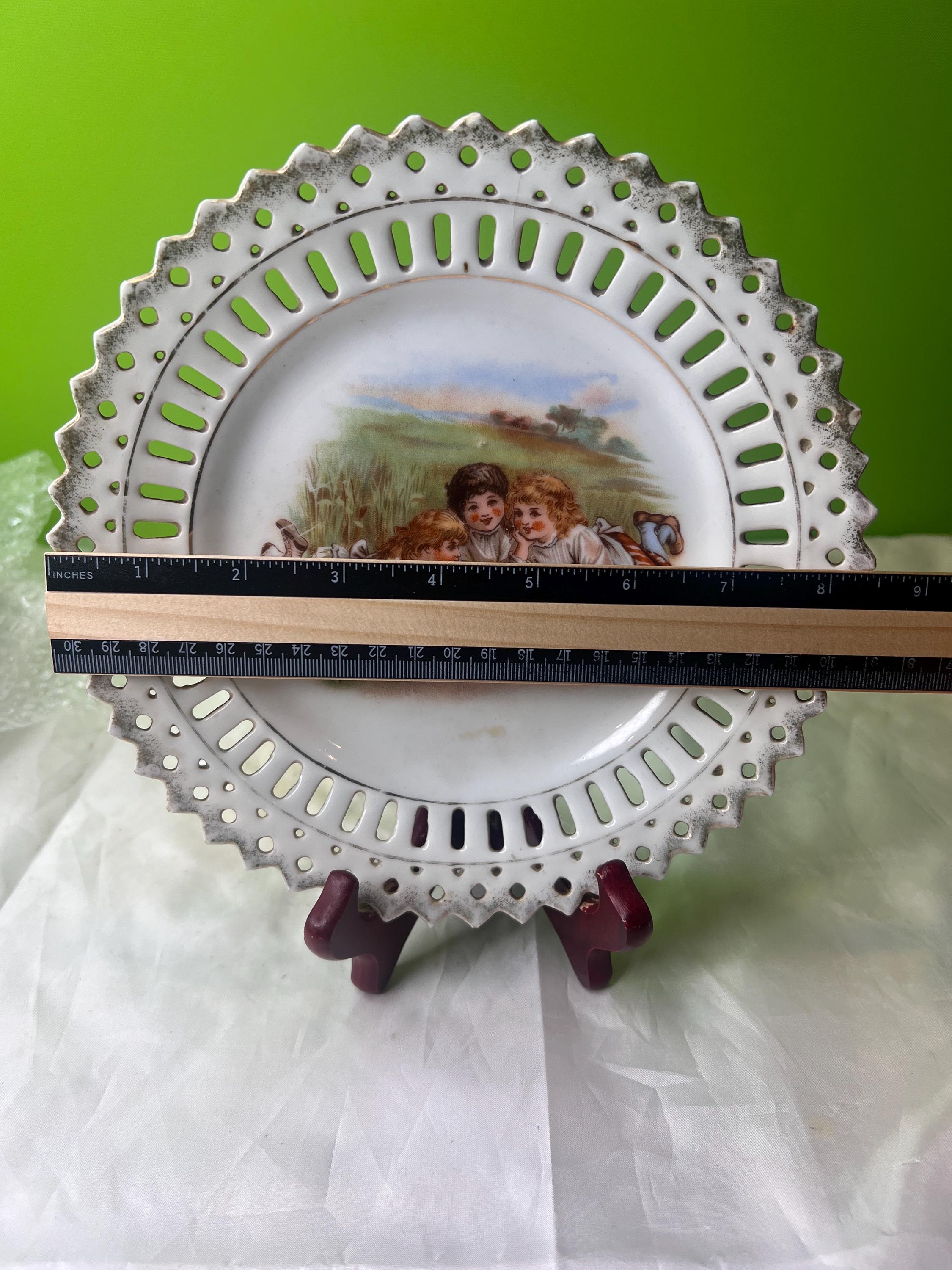 ヴィンテージの無印装飾網目模様プレート～ひよこと遊ぶ子供たちの絵