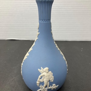 vintage Wedgwood Jasperware Bud Vase / Vintage Wedgwood / Cupid/Cherub Vase / Wedgwood Collectible made in England