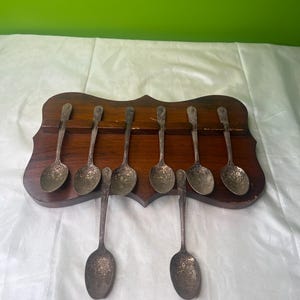 Vintage WM Rogers Mfg. Co. Presidential Memorial Spoon Display ~ Needs Polished