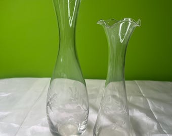 Jarrón grabado vintage de Princess House, con volantes en la parte superior de 8" o cónico e inclinado de 10"