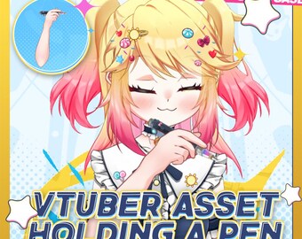 Puede incluir: Ilustración digital de un personaje de dibujos animados con cabello rubio y rosa, sosteniendo un bolígrafo. La imagen incluye el texto "VTUBER ASSET HOLDING A PEN" y "SHOWCASE" en una pancarta en la parte superior. El personaje lleva un atuendo blanco y azul.