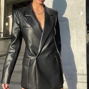 Customize women&#39;s leather blazer, fitted leather blazer women, black leather blazer, double breasted blazer women, long leather blazer women