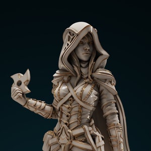 Puede incluir: Figurita miniatura pintada de blanco de un personaje femenino con una capa con capucha y sosteniendo una estrella arrojadiza. La figurita está de pie sobre una base blanca. El texto "DND IS A WOMAN" es visible en el fondo.