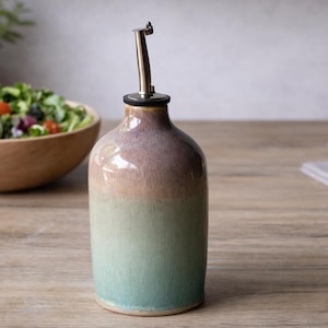 Handmade Stoneware Oil Bottle – 400ml Ceramic Olive Oil Cruet, Rustic Kitchen Pourer