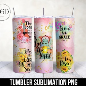 Puede incluir: Tres diseños de sublimación para vasos con patrones florales y citas inspiradoras. El primer diseño presenta una guitarra y la cita "El Señor es mi fortaleza y mi canción". El segundo diseño presenta una linterna y la cita "Sé la luz". El tercer diseño presenta girasoles y la cita "Crece en gracia 2 Pedro 3:18 Él ha resucitado".