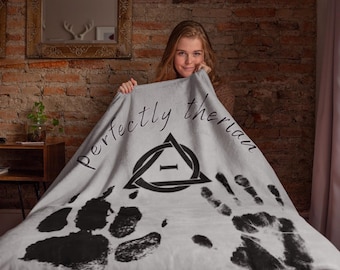 Therian Wolf Plush Blanket: Pride Symbol Throw, Furry Decor (50x60)