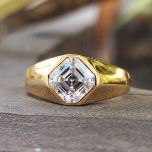 2 CT Asscher Cut Moissanite Men&#39;s Wedding Ring, 14K Gold Bezel Anniversary Ring