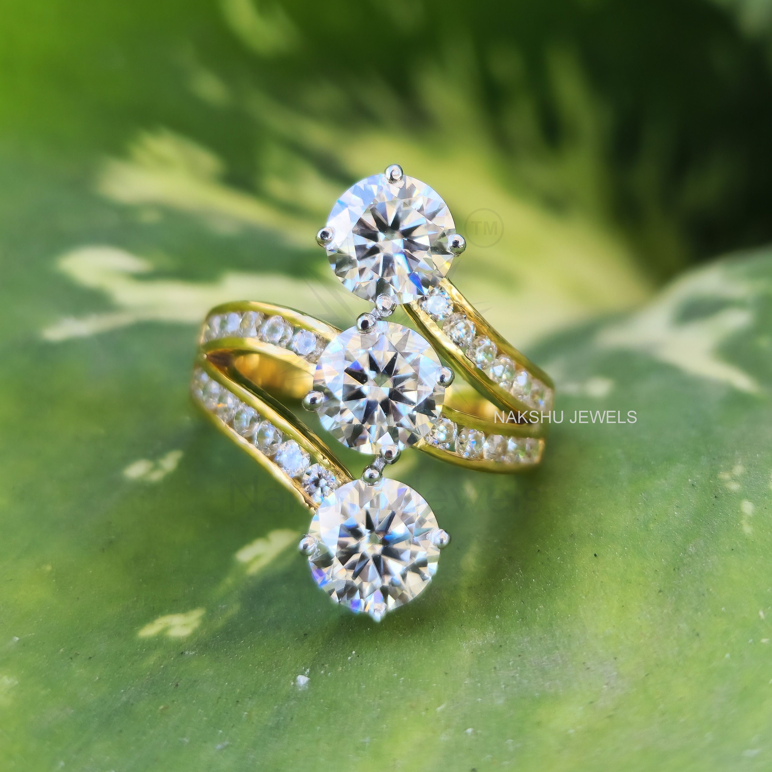 Vertical 3 stone diamond ring new arrivals