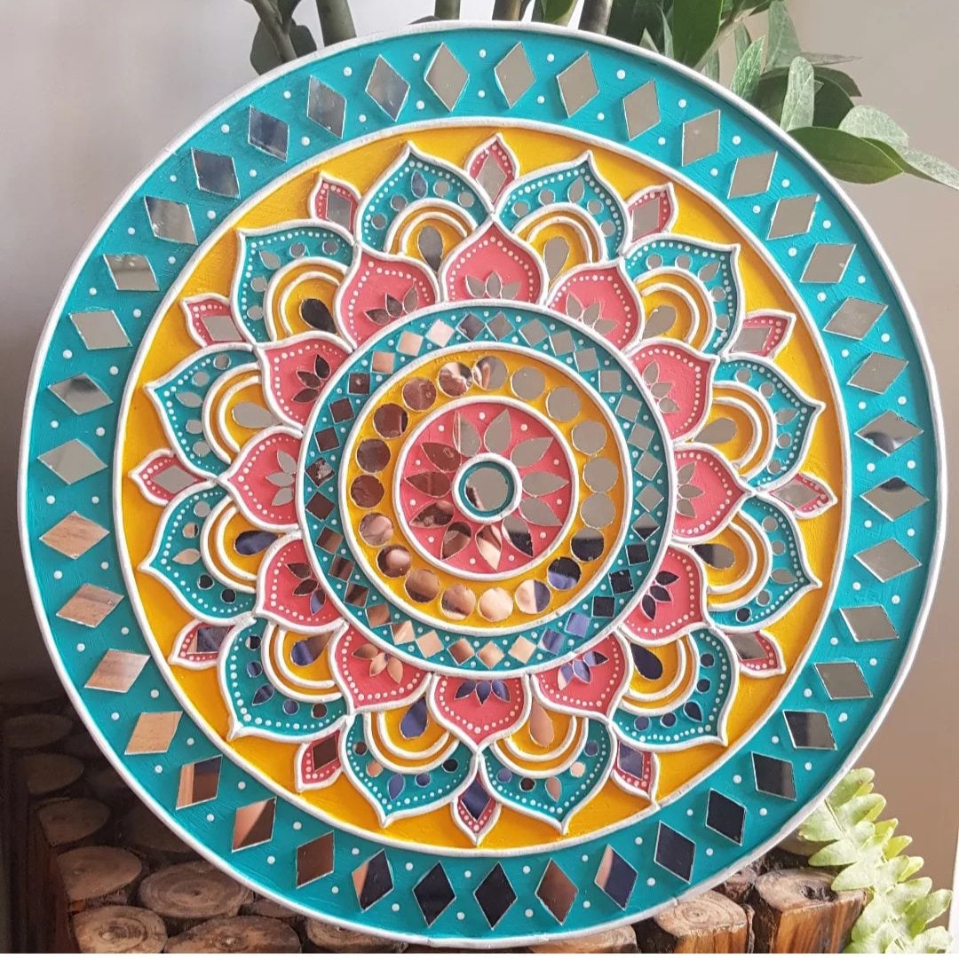 Coloured lippan art