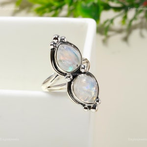 Anillo de plata de ley con piedra lunar arcoíris: Joyería llamativa con gema blanca