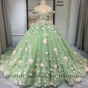 Abito da ballo di lusso con corsetto in pizzo con fiori 3D in perline color salvia, abito da ballo con fata elfica, abito da principessa Acotar, abito da principessa con foresta e bosco fantasy