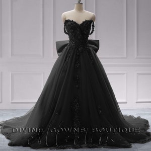 Black Lace Wedding Dress With Big Bow&Long Train,Black Gothic Sweetheart Beaded Flower Corset Sparkly Tulle Ball Gown,Alternative Bride Gown