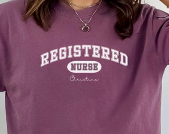 Camiseta personalizada de enfermera titulada, colores cómodos, regalo para enfermera titulada, camiseta de enfermera graduada, nuevo atuendo de enfermera, E120