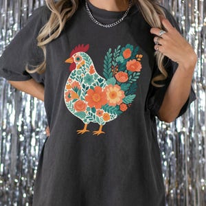 Comfort Colors® Wildflower Chicken Shirt, Cottagecore Shirt, Ladies Chicken Lover Tees, Chicken Mom Tee, Mothers Day Gift, Farmer Gift, E617