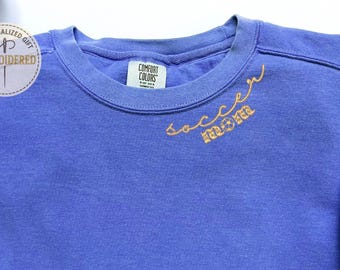 Sudadera bordada para mamá futbolera, suéter personalizado para mamá futbolera, regalo para mamá futbolera, camiseta para la temporada de fútbol de otoño, camiseta para el día del partido, F019