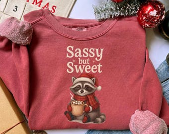 Sudadera navideña con mapache, suéter navideño con mapache, suéter navideño con mapache atrevido pero dulce, camiseta navideña salvaje, regalo para amantes de los mapaches, C733