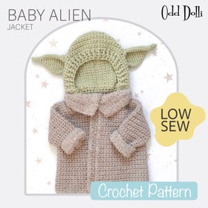 Op de afbeelding: Haakpatroon voor een baby alien jasje met een groene capuchon. Het jasje is beige en heeft een low sew ontwerp. Het patroon heet "Baby Alien Jacket" en is van "Odd Dolli".