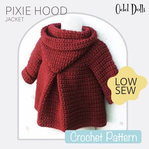 Puede incluir: Un patrón de crochet para una chaqueta con capucha color burdeos para un niño. El patrón se llama "Pixie Hood Jacket" y es de "Odd Dolli". El patrón se describe como "Low Sew".