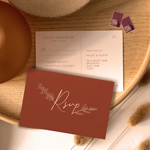 テラコッタ RSVP ポストカード編集可能テンプレート、結婚式招待状 RSVP カード、ミニマル RSVP カード、ボヘミアン ウェディング印刷可能 RSVP ポストカード #AU1