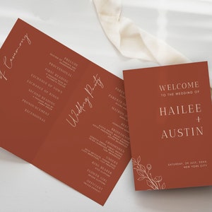 Może przedstawiać: Program ceremonii ślubnej i karta powitalna w kolorze rdzy z białą kaligrafią. Program zawiera kolejność ceremonii i listę gości weselnych. Karta powitalna zawiera napis "Witamy na ślubie Hailee + Austin" oraz datę i miejsce ślubu.