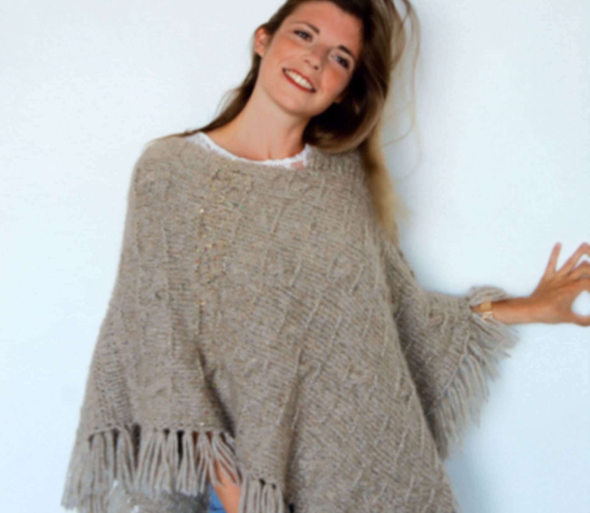 編み方：ポンチョ「DELUXE」 |自然な色 |上級初心者向け | PDF