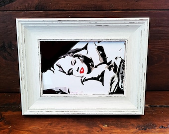 Marilyn Monroe Print 17x12cm – White Rustic Frame | Hollywood Icon Wall Art, Gift for Film Lovers