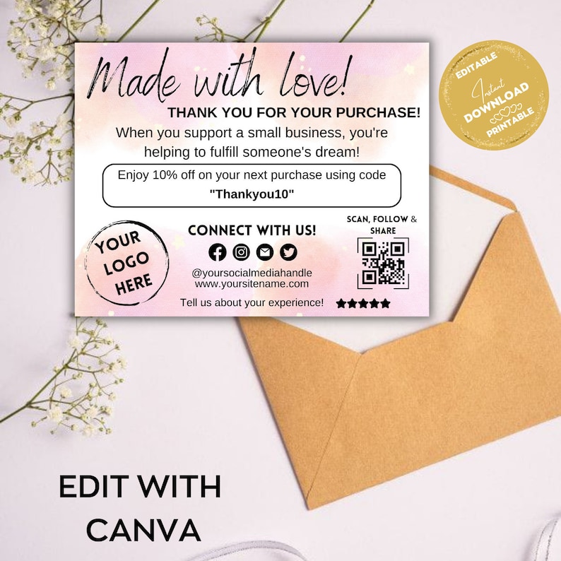 Pode incluir: Um cart&atilde;o de agradecimento rosa e branco com um fundo de aquarela rosa e branco. O cart&atilde;o diz "Made with love!" e "Thank you for your purchase!" Tamb&eacute;m inclui um c&oacute;digo QR e &iacute;cones de m&iacute;dia social. O cart&atilde;o &eacute; edit&aacute;vel e imprim&iacute;vel.