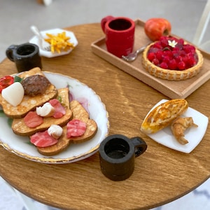 Puppenhaus Frühstück SVG DATEIEN Bäckerei Set Schnittdateien, Torte Toast Brot Teller Tassen Schneidebretter + Anleitung - für Cricut, Laser